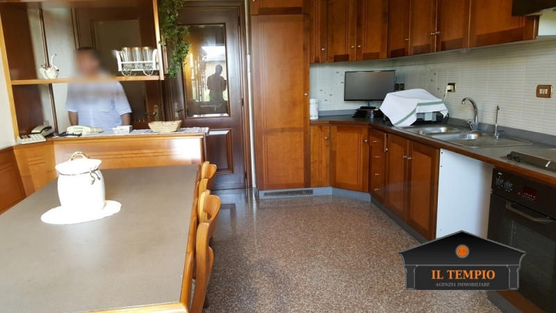 CAPANNONE CON ABITAZIONE – SOLUZIONE UNICA CON AMPI SPAZI ESTERNI

Stai cercando un capannone con...