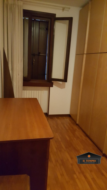 CAPANNONE CON ABITAZIONE – SOLUZIONE UNICA CON AMPI SPAZI ESTERNI

Stai cercando un capannone con...