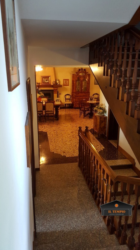 CAPANNONE CON ABITAZIONE – SOLUZIONE UNICA CON AMPI SPAZI ESTERNI

Stai cercando un capannone con...