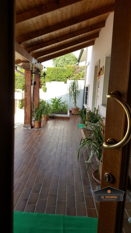 CAPANNONE CON ABITAZIONE – SOLUZIONE UNICA CON AMPI SPAZI ESTERNI

Stai cercando un capannone con...