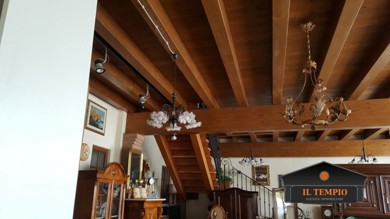 CAPANNONE CON ABITAZIONE – SOLUZIONE UNICA CON AMPI SPAZI ESTERNI

Stai cercando un capannone con...