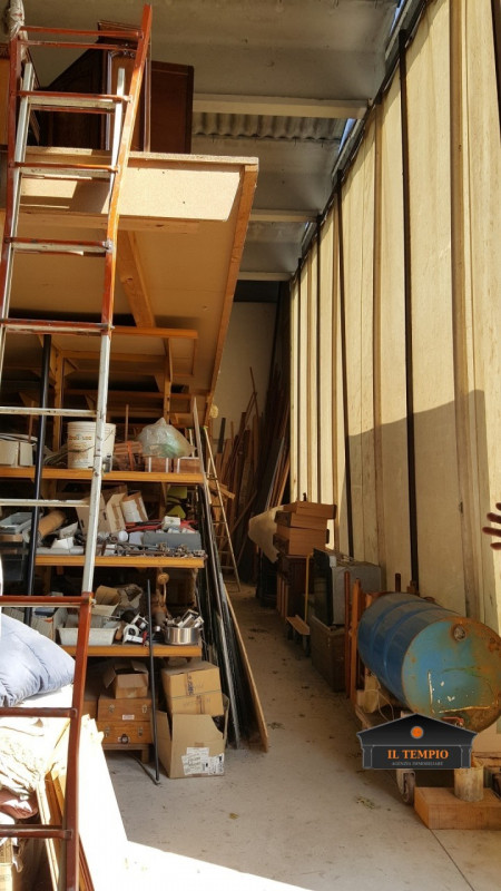 CAPANNONE CON ABITAZIONE – SOLUZIONE UNICA CON AMPI SPAZI ESTERNI

Stai cercando un capannone con...