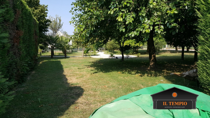 CAPANNONE CON ABITAZIONE – SOLUZIONE UNICA CON AMPI SPAZI ESTERNI

Stai cercando un capannone con...