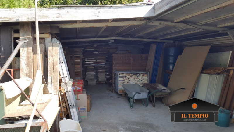 CAPANNONE CON ABITAZIONE – SOLUZIONE UNICA CON AMPI SPAZI ESTERNI

Stai cercando un capannone con...