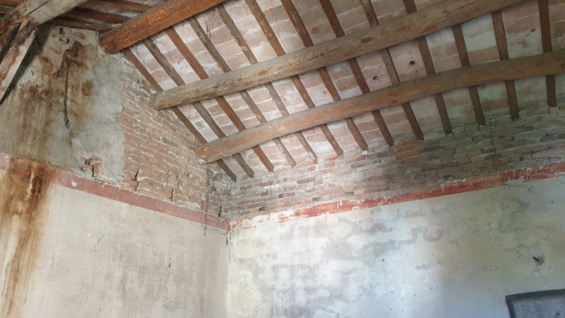 Località Schiavonia nelle vicinanze del nuovo polo ospedaliero rustico di ampie dimensioni compos...