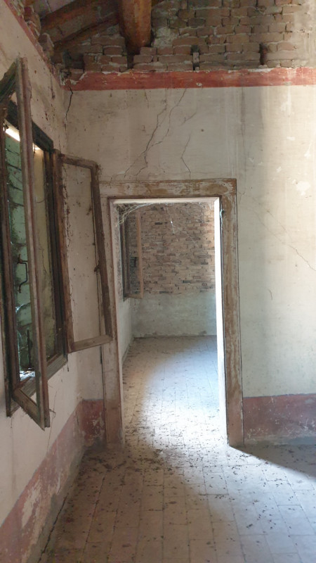 Località Schiavonia nelle vicinanze del nuovo polo ospedaliero rustico di ampie dimensioni compos...