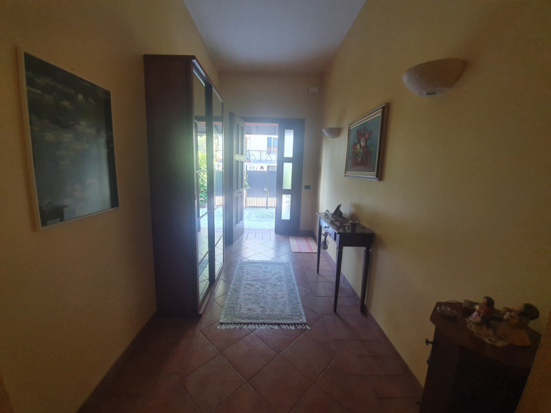 Vicino F.S. costruzione di due unita' abitative di cui l'ultima ancora in vendita, completamente ...