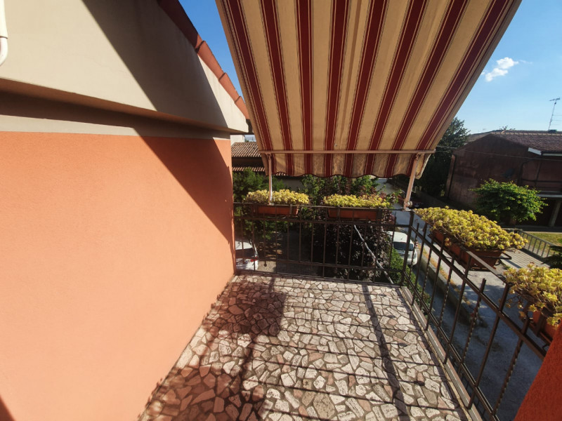 Vicino F.S. costruzione di due unita' abitative di cui l'ultima ancora in vendita, completamente ...