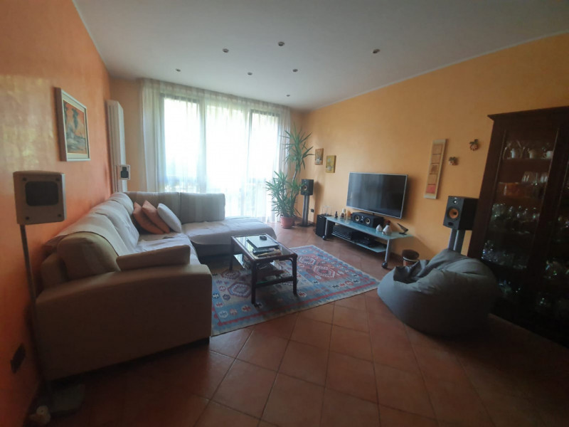 Vicino F.S. costruzione di due unita' abitative di cui l'ultima ancora in vendita, completamente ...