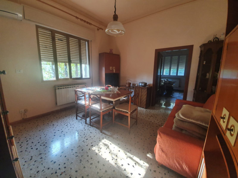 Vicino F.S. costruzione di due unita' abitative di cui l'ultima ancora in vendita, completamente ...