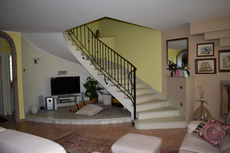 MASERÀ DI PADOVA (vicinanze): Proponiamo in vendita in esclusiva una splendida villa accostata ma...