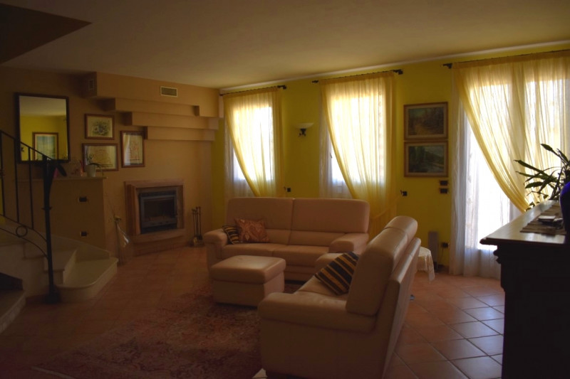 MASERÀ DI PADOVA (vicinanze): Proponiamo in vendita in esclusiva una splendida villa accostata ma...