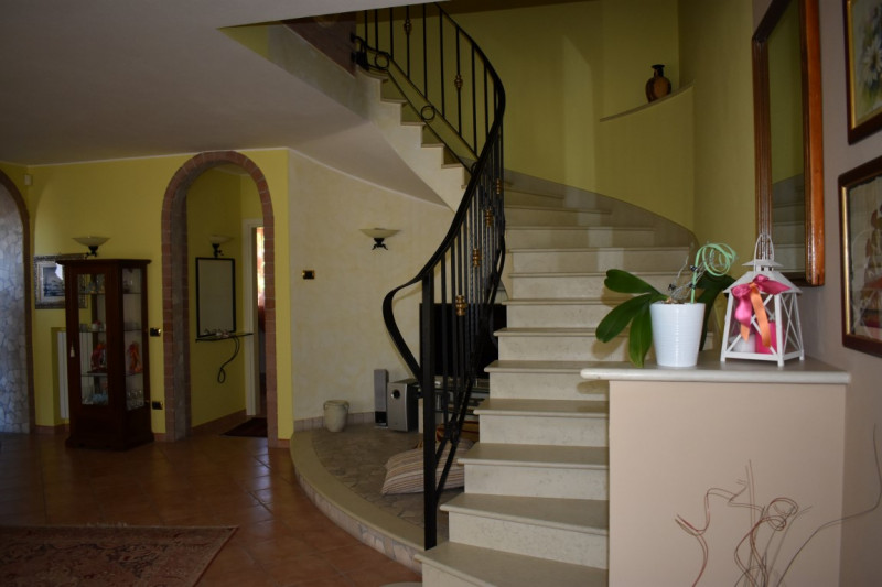 MASERÀ DI PADOVA (vicinanze): Proponiamo in vendita in esclusiva una splendida villa accostata ma...