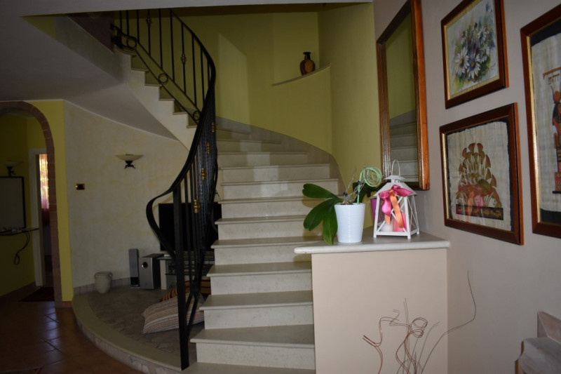 MASERÀ DI PADOVA (vicinanze): Proponiamo in vendita in esclusiva una splendida villa accostata ma...