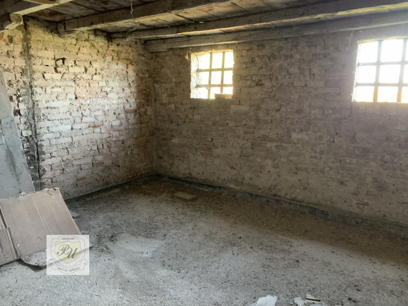 A Villa Estense proponiamo rustico da ristrutturare di circa 200mq con ampio scoperto di pertinen...