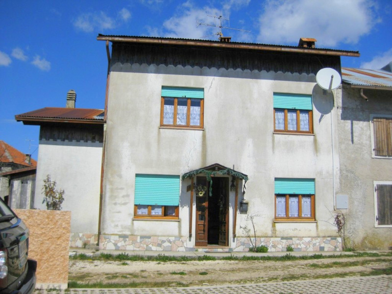 Sull'Altopiano di ASIAGO, in zona TRESCHE' CONCA di Roana, 
proponiamo una casa indipendente di c...