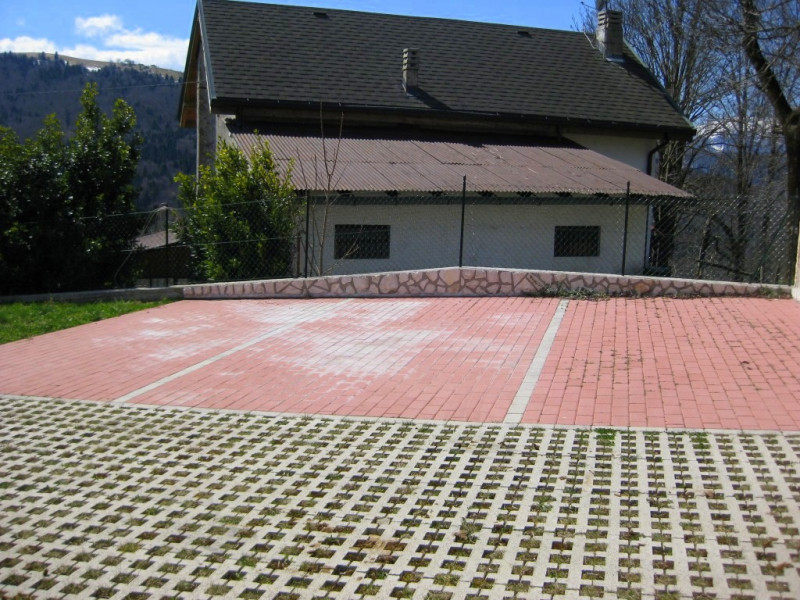 Sull'Altopiano di ASIAGO, in zona TRESCHE' CONCA di Roana, 
proponiamo una casa indipendente di c...