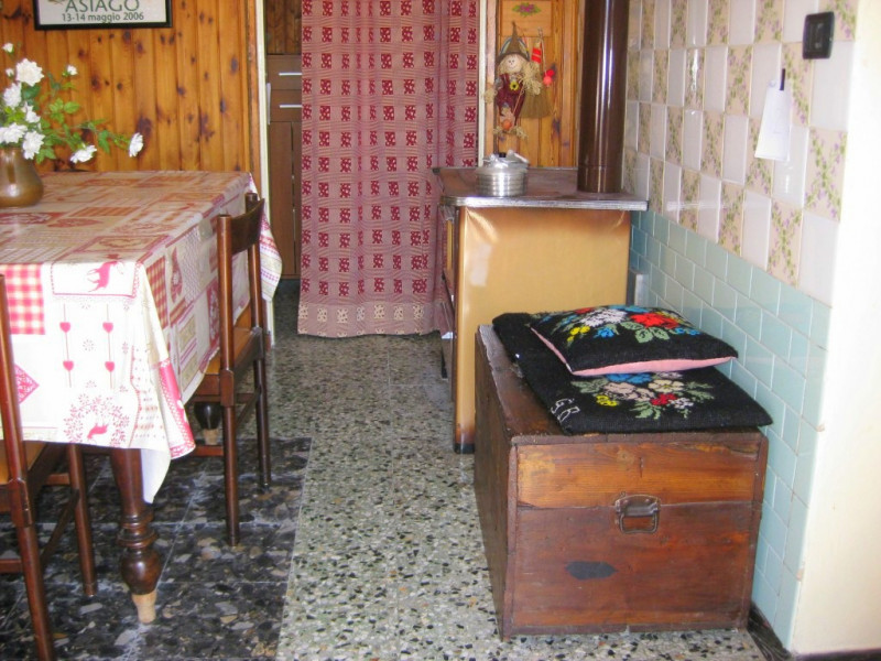 Sull'Altopiano di ASIAGO, in zona TRESCHE' CONCA di Roana, 
proponiamo una casa indipendente di c...