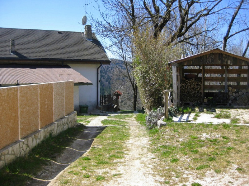Sull'Altopiano di ASIAGO, in zona TRESCHE' CONCA di Roana, 
proponiamo una casa indipendente di c...