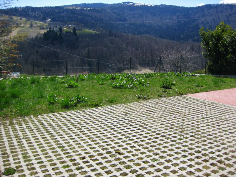Sull'Altopiano di ASIAGO, in zona TRESCHE' CONCA di Roana, 
proponiamo una casa indipendente di c...
