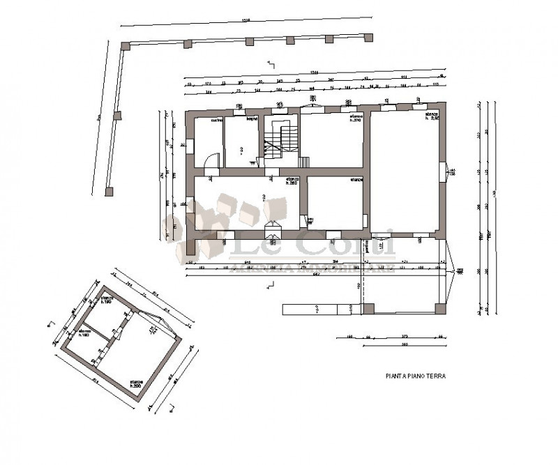 Bellissimo rustico casale di 700 mq da ristrutturare in una posizione panoramica e isolata nella ...