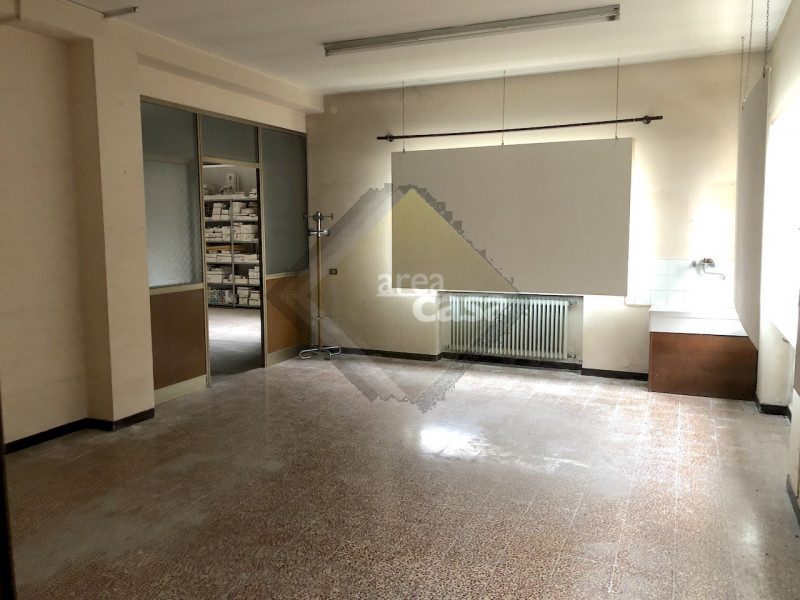 Marostica. Laboratorio artigianale per attività di servizio e commerciali. 
Ideale per le attivit...