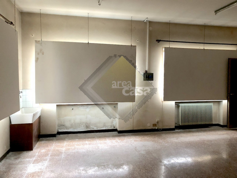 Marostica. Laboratorio artigianale per attività di servizio e commerciali. 
Ideale per le attivit...