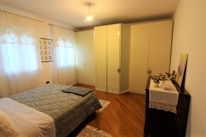 Situata in una zona esclusiva di Rovolon, questa proprietà vanta una posizione privilegiata, cara...