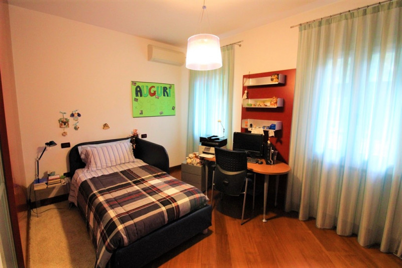 Situata in una zona esclusiva di Rovolon, questa proprietà vanta una posizione privilegiata, cara...