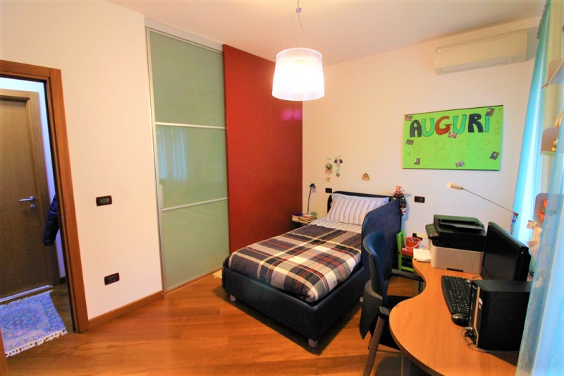 Situata in una zona esclusiva di Rovolon, questa proprietà vanta una posizione privilegiata, cara...