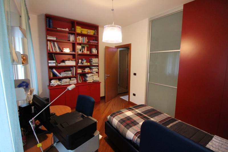 Situata in una zona esclusiva di Rovolon, questa proprietà vanta una posizione privilegiata, cara...