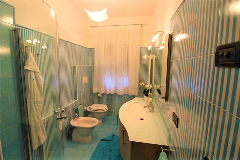 Situata in una zona esclusiva di Rovolon, questa proprietà vanta una posizione privilegiata, cara...