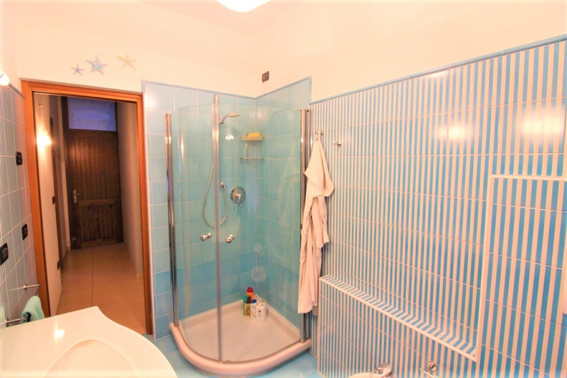 Situata in una zona esclusiva di Rovolon, questa proprietà vanta una posizione privilegiata, cara...