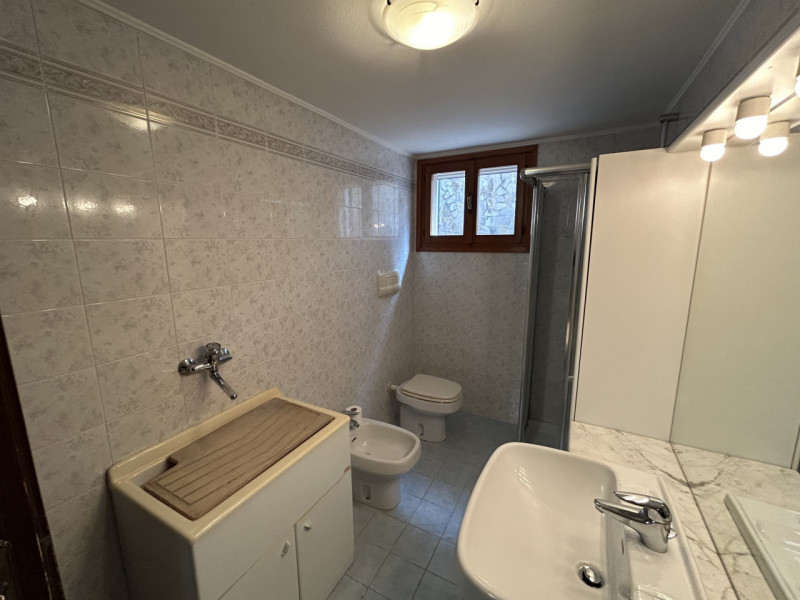 Situata in una zona esclusiva di Rovolon, questa proprietà vanta una posizione privilegiata, cara...