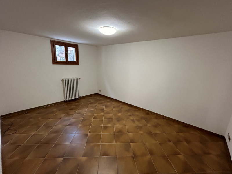 Situata in una zona esclusiva di Rovolon, questa proprietà vanta una posizione privilegiata, cara...