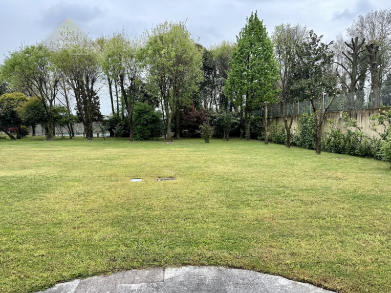 Nel centro cittadino di Rossano Veneto, proponiamo in vendita, un affascinante palazzo storico ri...