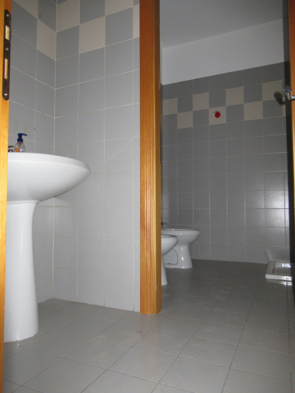 A Montebelluna (TV) in zona centralissima, proponiamo in vendita ufficio di 160 metri quadri, al ...