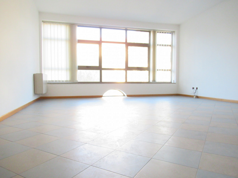 A Montebelluna (TV) in zona centralissima, proponiamo in vendita ufficio di 160 metri quadri, al ...