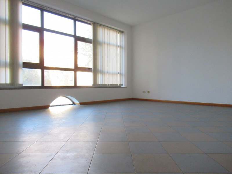 A Montebelluna (TV) in zona centralissima, proponiamo in vendita ufficio di 160 metri quadri, al ...