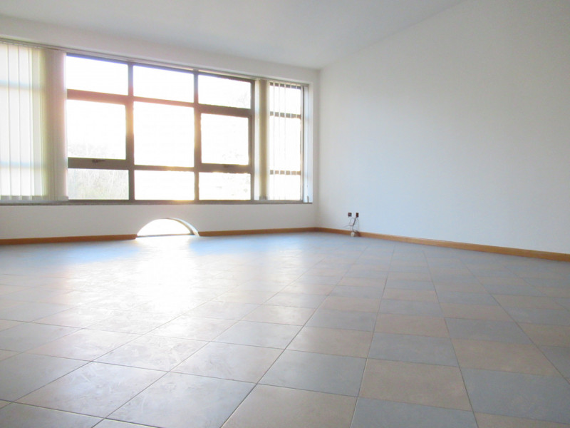 A Montebelluna (TV) in zona centralissima, proponiamo in vendita ufficio di 160 metri quadri, al ...