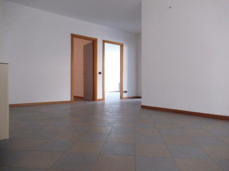 A Montebelluna (TV) in zona centralissima, proponiamo in vendita ufficio di 160 metri quadri, al ...
