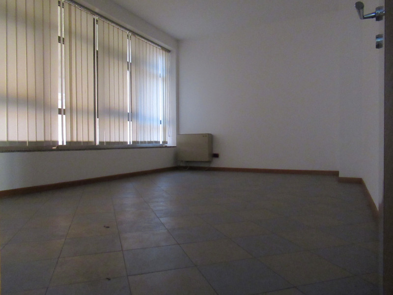 A Montebelluna (TV) in zona centralissima, proponiamo in vendita ufficio di 160 metri quadri, al ...