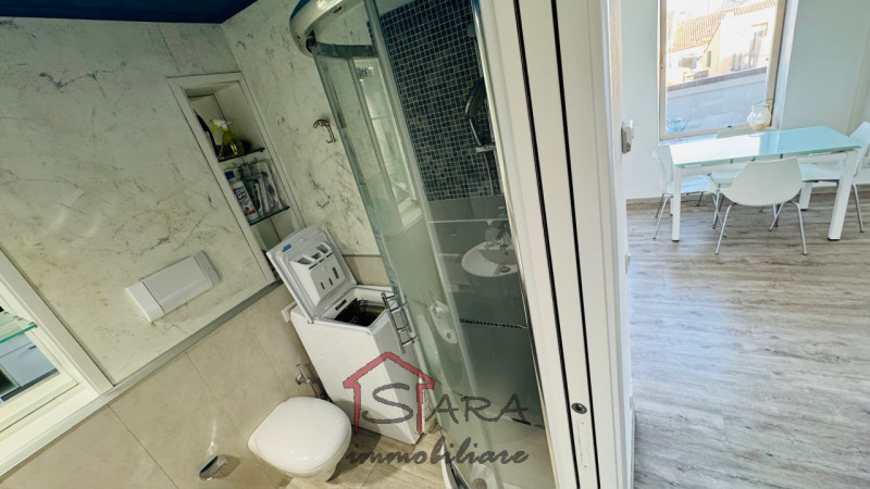 PIAZZA GARIBALDI: MONOLOCALE CON TERRAZZA - https://images.gestionaleimmobiliare.it/foto/annunci/191211/2121717/800x800/005__img_0482_wmk_0.jpg 