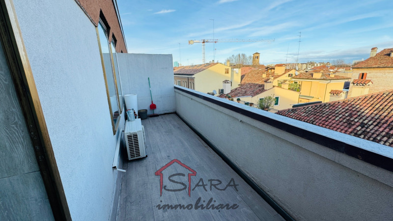 PIAZZA GARIBALDI: MONOLOCALE CON TERRAZZA - https://images.gestionaleimmobiliare.it/foto/annunci/191211/2121717/800x800/008__img_0455_wmk_0.jpg 