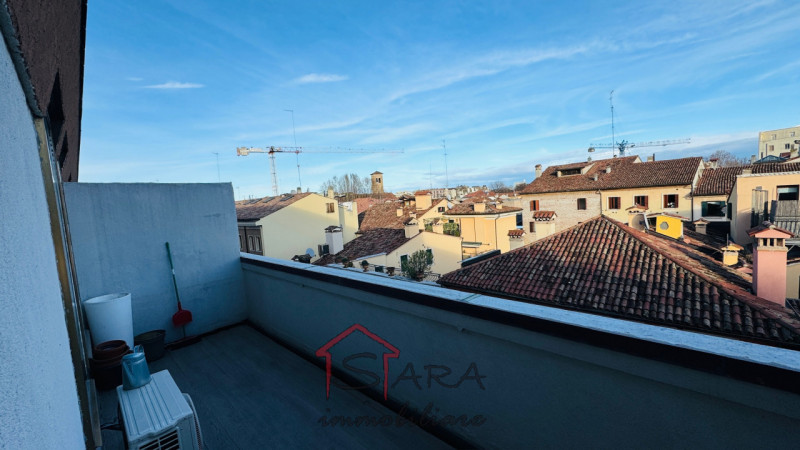 PIAZZA GARIBALDI: MONOLOCALE CON TERRAZZA - https://images.gestionaleimmobiliare.it/foto/annunci/191211/2121717/800x800/009__img_0457_wmk_0.jpg 