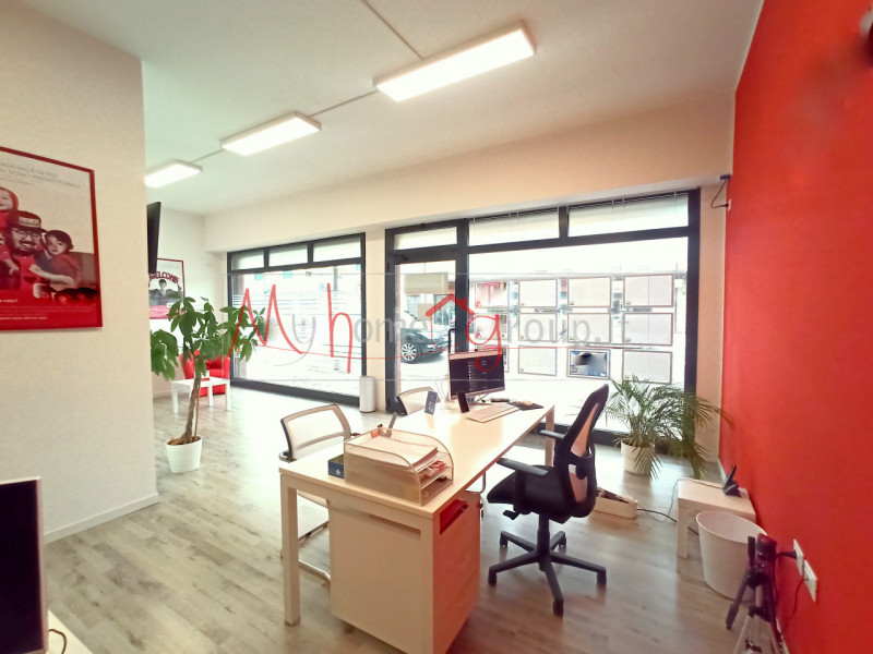 RONCAGLIA (RIF: NEG-AFF1654-R): Negozio con vetrine fronte strada, sito in Via Marconi. Locale op...