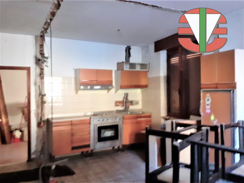 Scopri questa affascinante opportunità nel cuore dell'Altopiano di Asiago, precisamente nel comun...