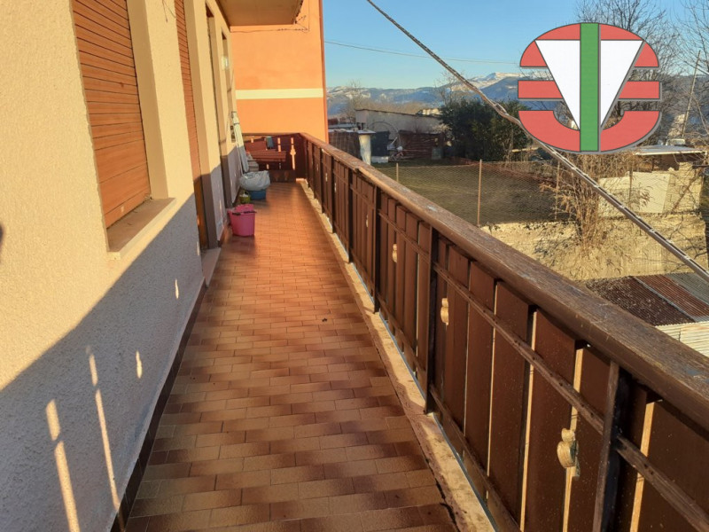 Scopri questa affascinante opportunità nel cuore dell'Altopiano di Asiago, precisamente nel comun...