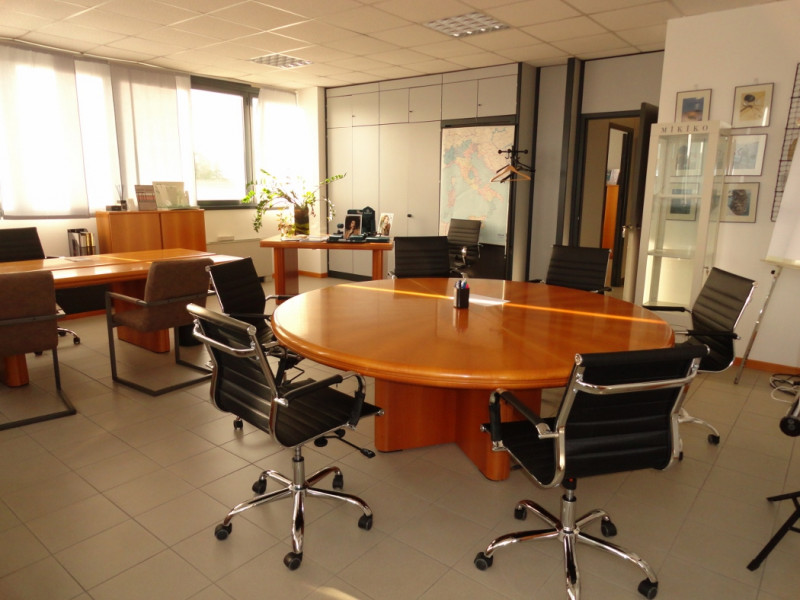 ELEGANTE E LUMINOSO UFFICIO ZONA INDUSTRIALE OVEST - PIANO 2° CON ASCENSORE-Rif. 7250
All'interno...