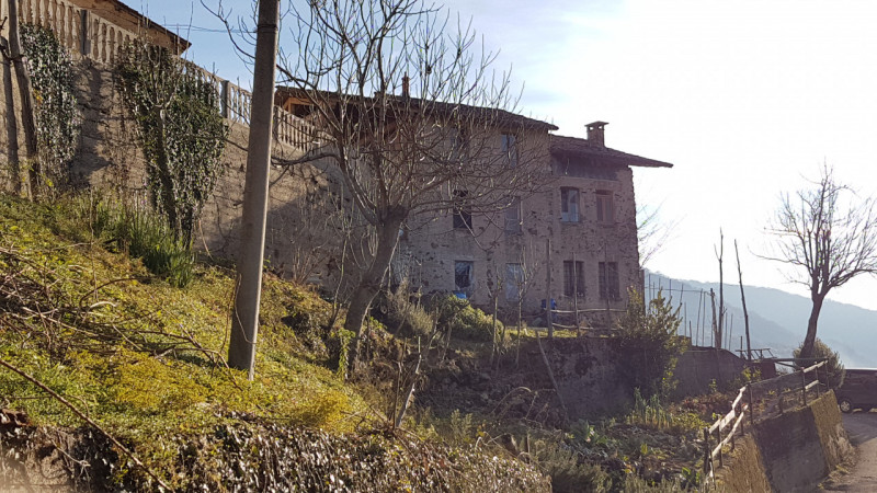 A Recoaro Terme, proponiamo rustico da ristrutturare con splendida vista panoramica sulle nostre ...